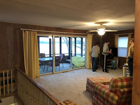 Family room and screened in deck