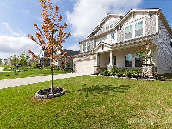 3rd image of 1072 Amberley Crossing Dr