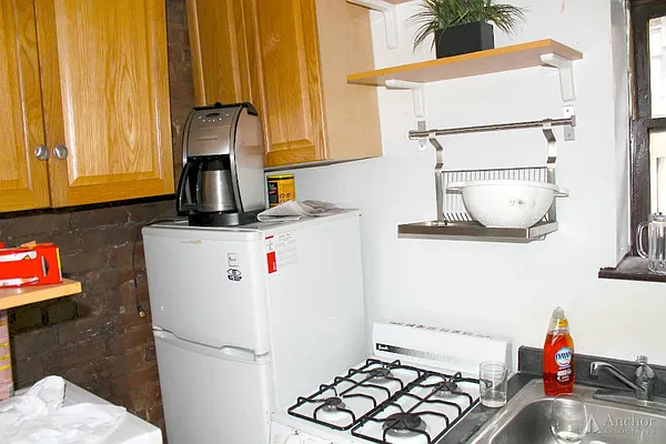 Rented by Anchor Associates | media 24