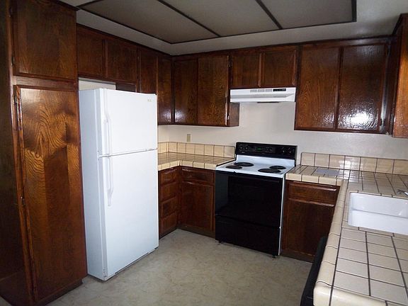 5th image of 10923 Moorpark St APT B