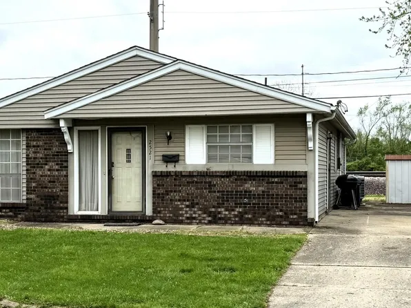 2521 Burton Dr, Springfield, IL 62703