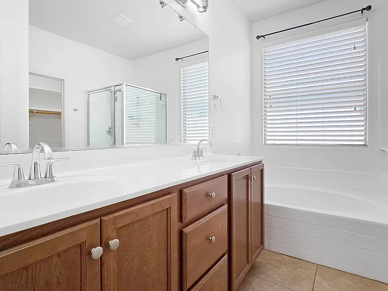 8012 S 70th Dr — Photo 15