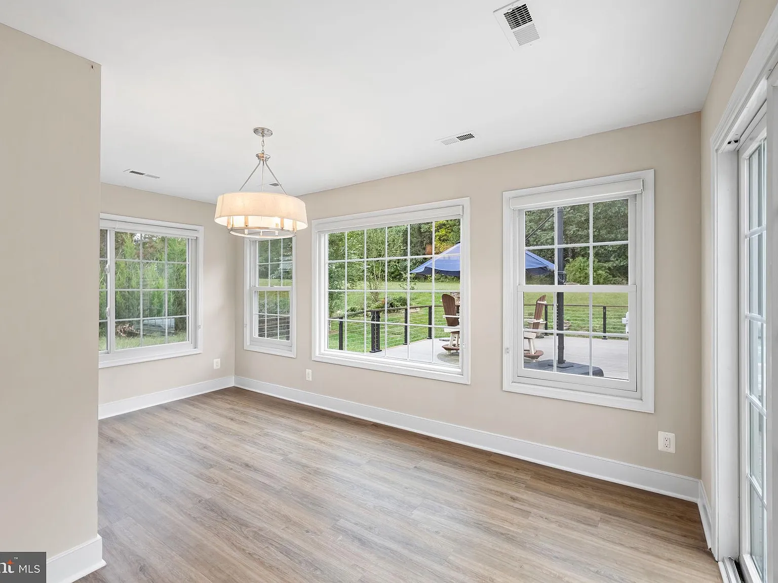 3 bed, 2.0 bath, 1603 sqft, $2,600 — Photo 4
