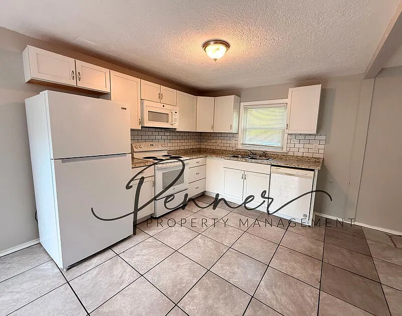 3 bed, 2.0 bath, 1530 sqft, $1,395 — Photo 4