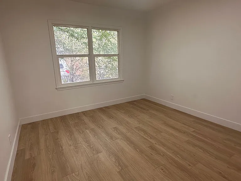 1433 E 2700 S — Photo 11