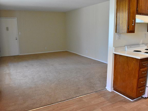 5th image of 18551 Dearborn St APT 39