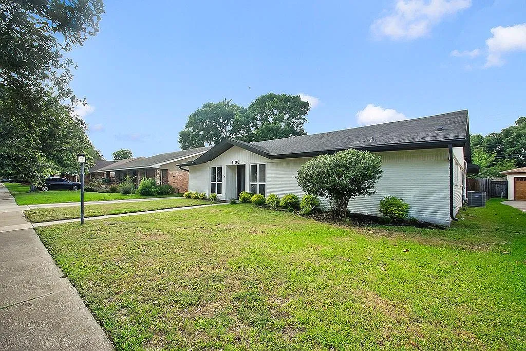 4 bed, 3.0 bath, 2212 sqft, $2,950 — Photo 3