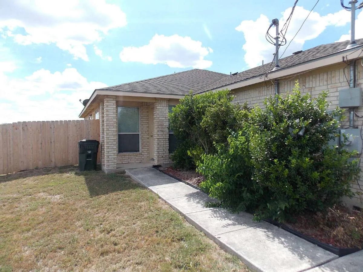 2744 FM #1044 in New Braunfels, TX 78130 — Photo 2