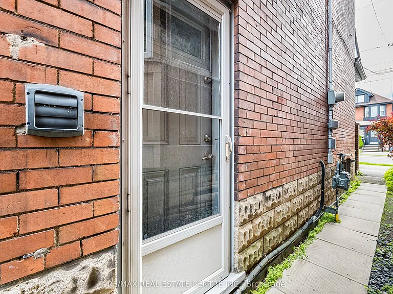 83 Gage Ave S — Photo 2