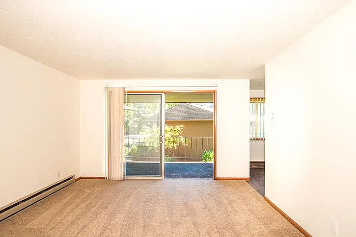 Royal Oaks Apartments — Photo 24