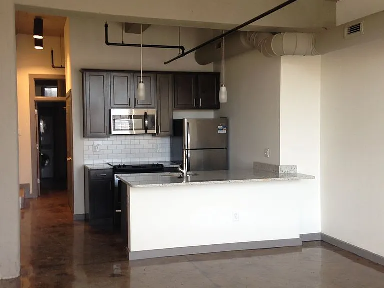 River Lofts West — Photo 8