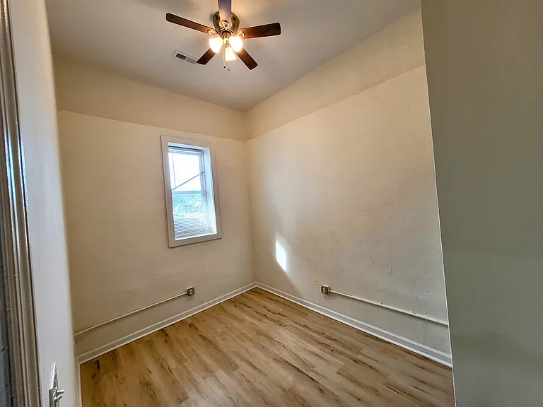 828 Campbell St — Photo 26