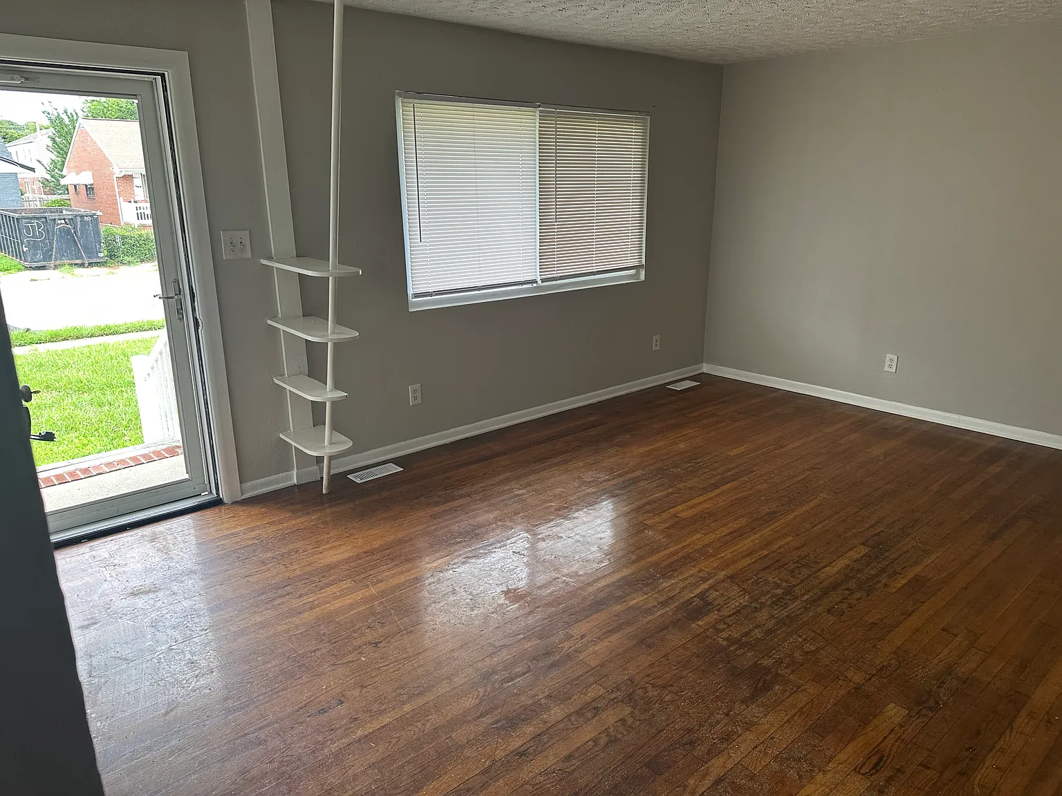 3 bed, 1133 sqft, $1,700 — Photo 4