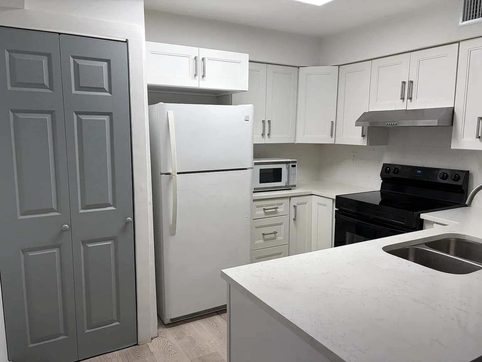 3 bed, 1192 sqft, $3,150 — Photo 4