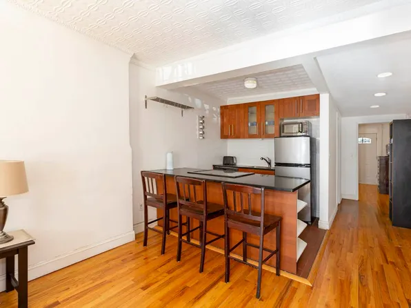 823 Union Street image 13 of 14