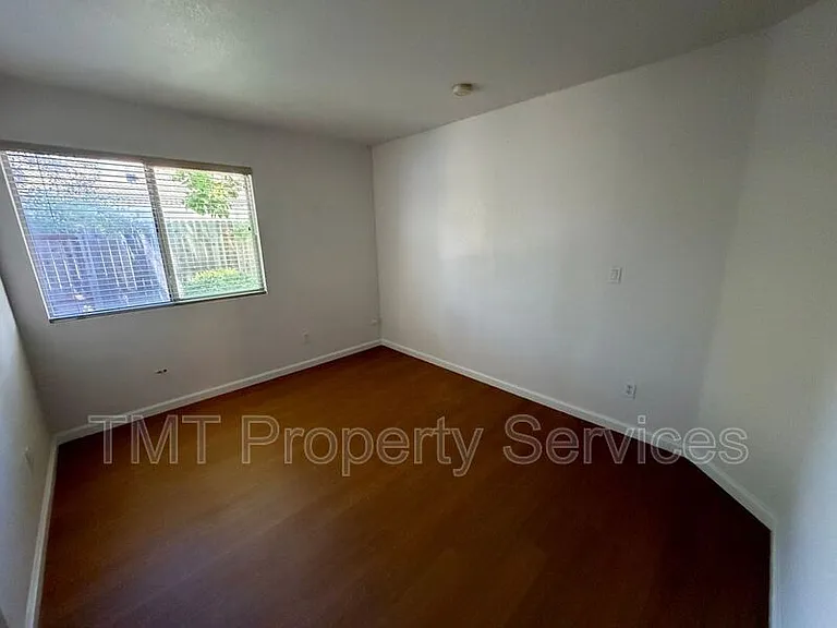 6413 Noble House Ct — Photo 11