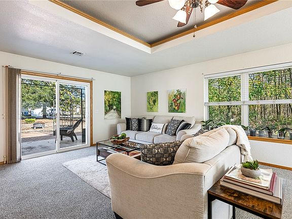4th image of 44 Magrath Cir