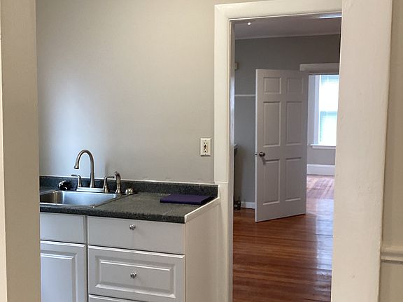 5th image of 9 Charles St #1