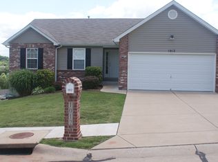 1012 Leafglen St, Imperial, MO 63052