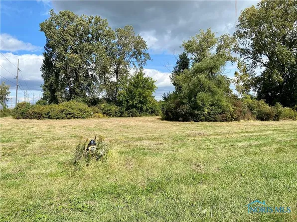 3955 York St, Oregon, OH 43616