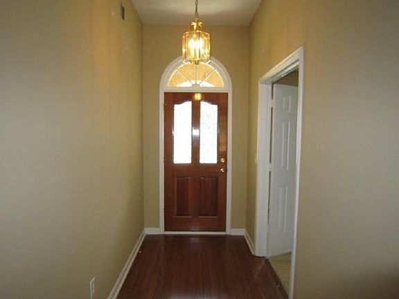 3rd image of 170 Shyrewood Dr