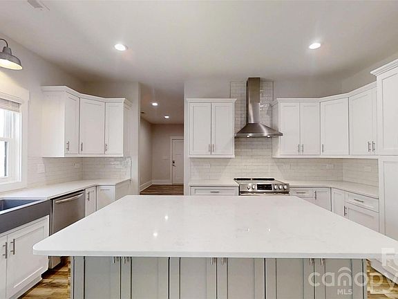 5th image of 5345 Christopher Rd