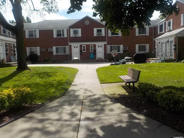 71-08 260th Street #H-2, Glen Oaks, NY 11004
