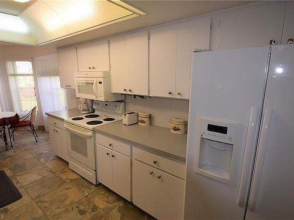 5th image of 3367 Clubview Dr