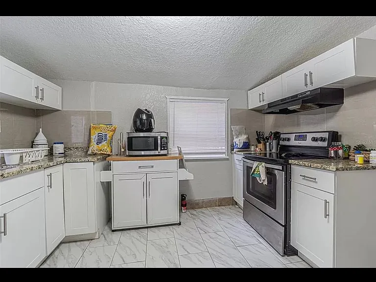 3308 N Avon Ave — Photo 4
