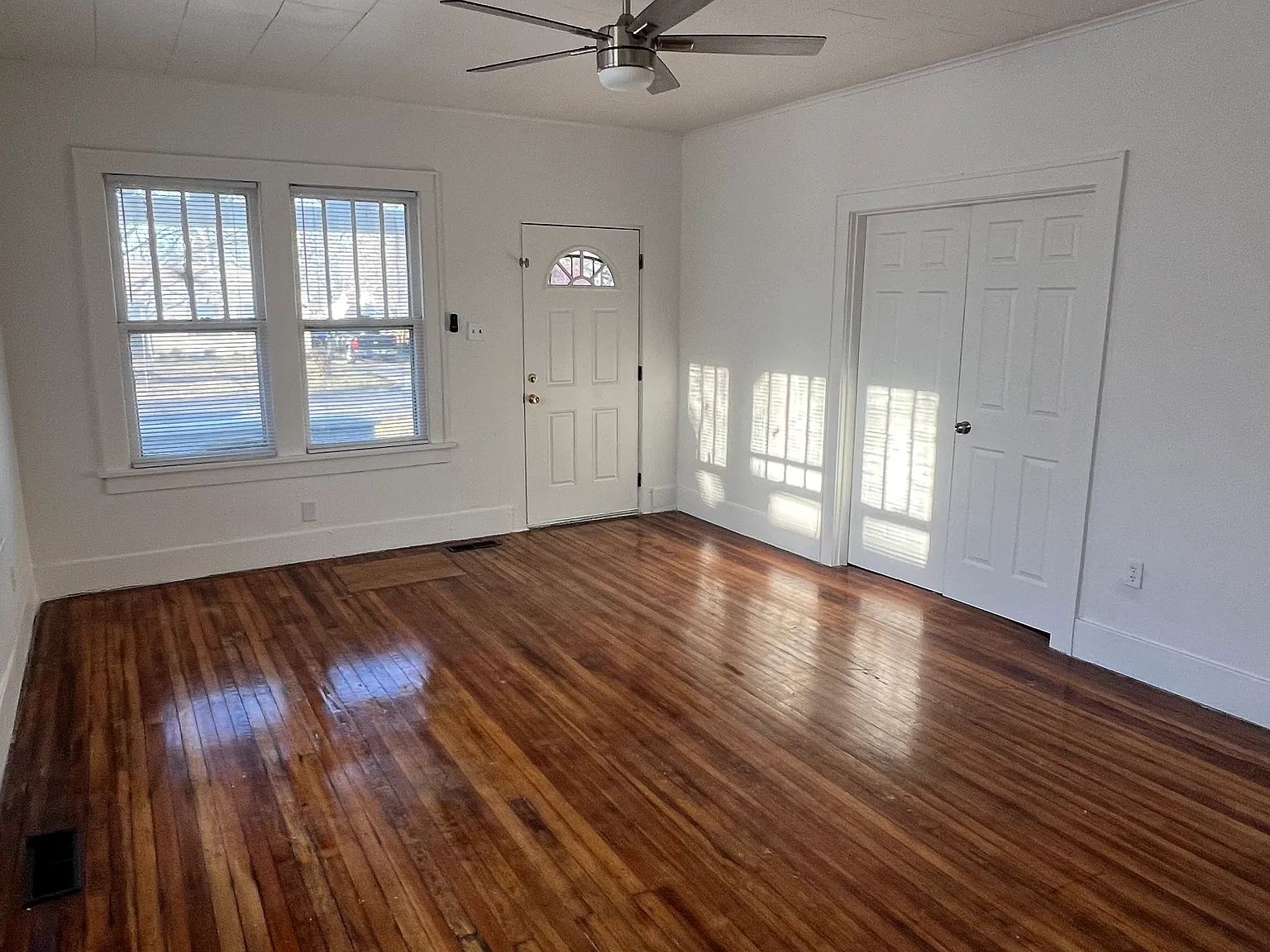 3 bed, 1300 sqft, $1,000 — Photo 4