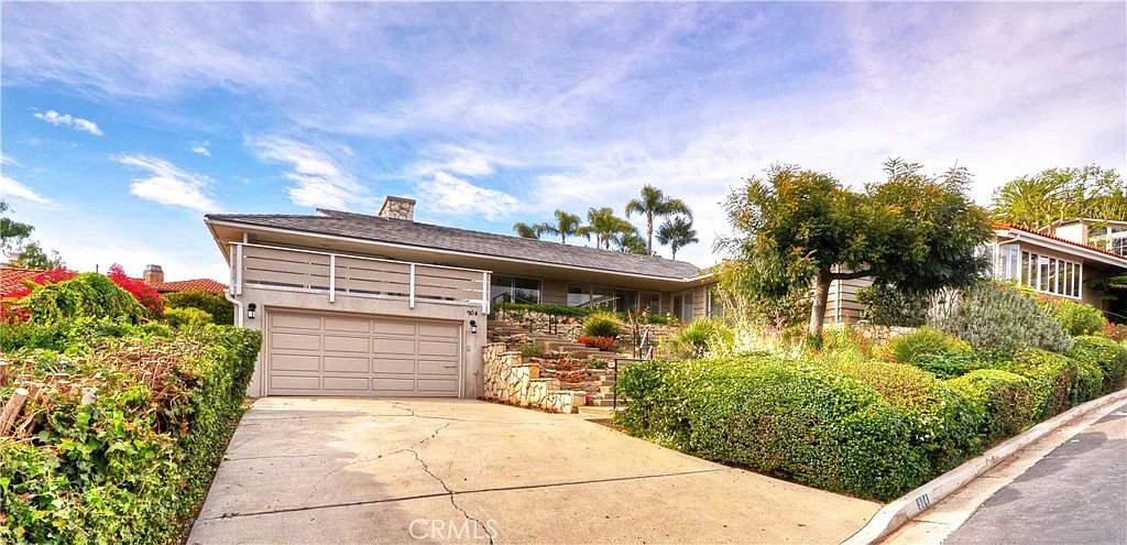 4 bed, 2.5 bath, 2906 sqft, $17,000 — Photo 1