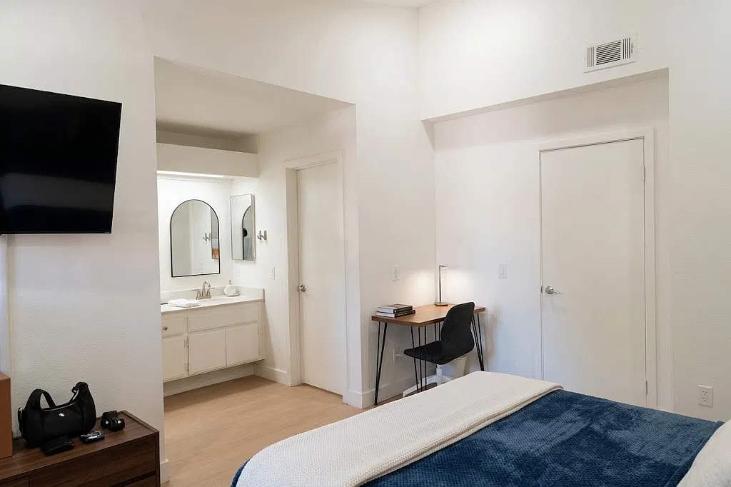 3 bed, 1281 sqft, $3,500 — Photo 1