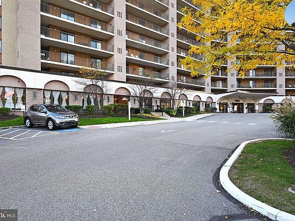 5th image of 10413 Valley Forge Cir #413