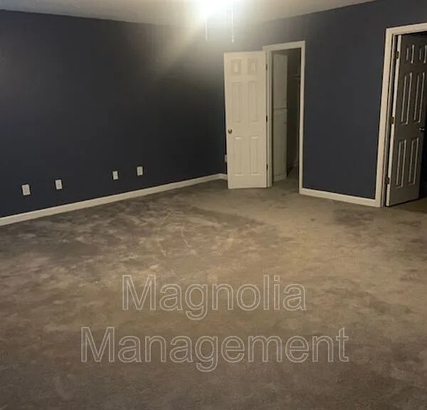1302 Oakridge Ave — Photo 4