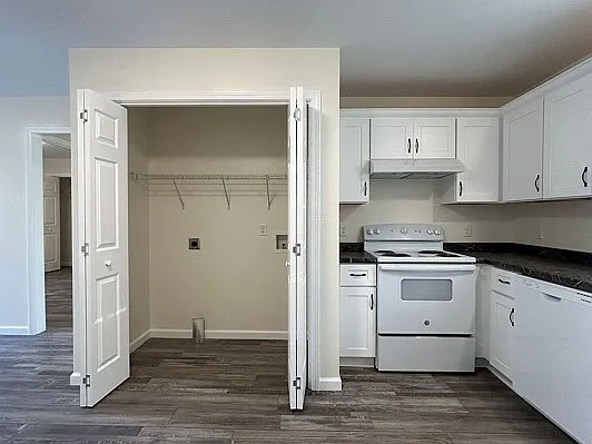 2301 Lakeland Dr #5 — Photo 6