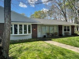 9 Guilford Ct UNIT B, Ridge, NY 11961