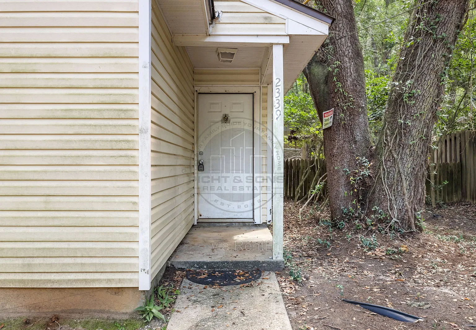 2 bed, 2.0 bath, 933 sqft, $1,050 — Photo 2