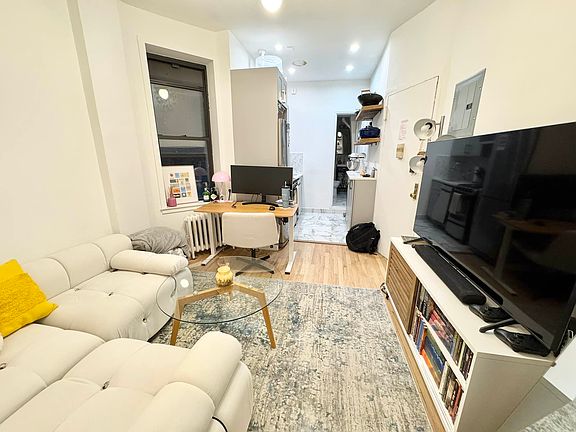 2nd image of 190 Bleecker St APT 4