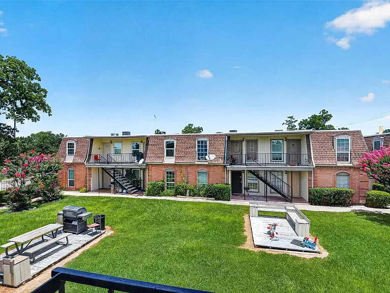 1220 Shadowdale Dr #6 — Photo 2