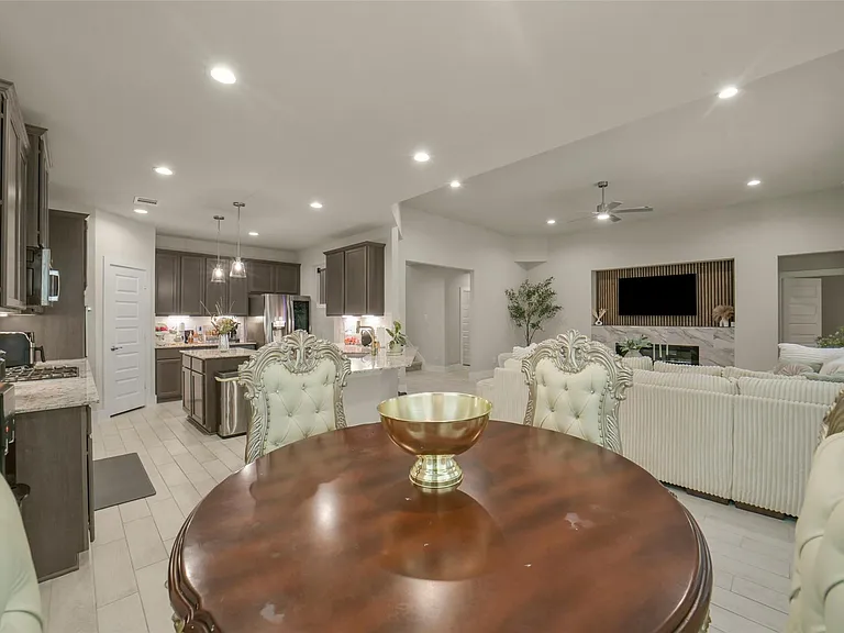 23610 Iris Field Ct — Photo 11