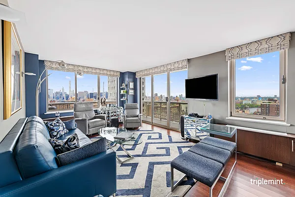 Sold by Triplemint | media 1