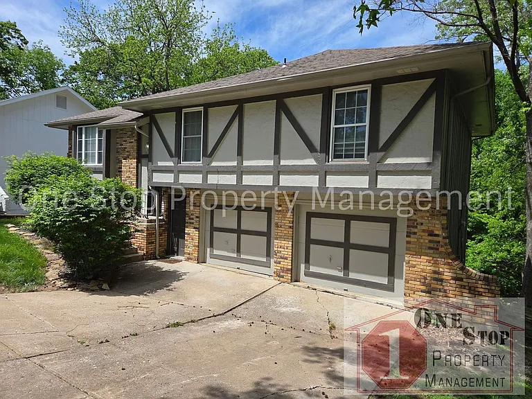 3032 NE 73rd Ter — Photo 1
