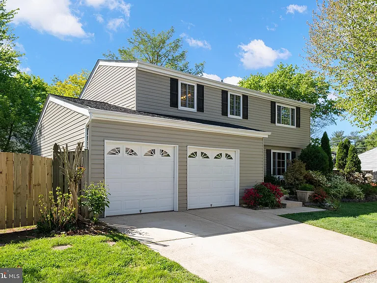 1103 Burwick Dr — Photo 4