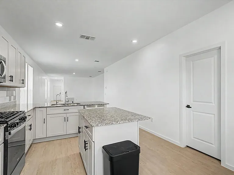 511 Louis Ln — Photo 13