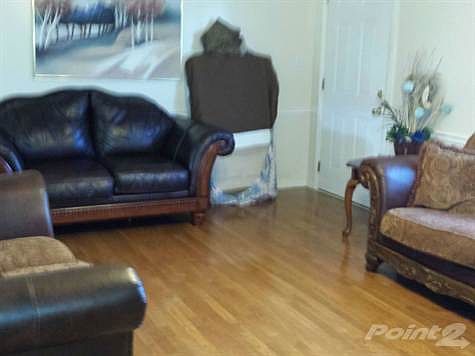 LIVING ROOM W HARDWOOD FLOORS