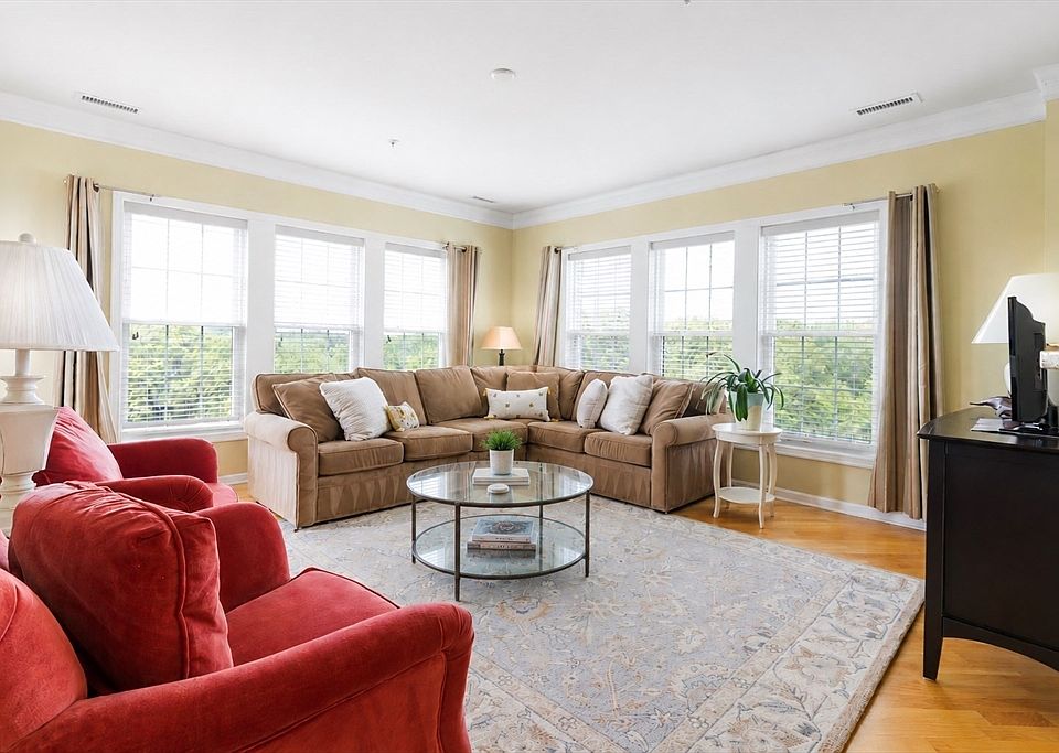 1st image of 9 Morgan Dr Unit 309