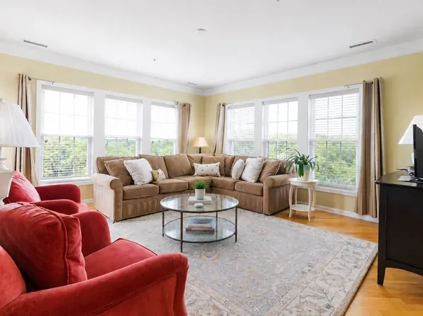 9 Morgan Dr Unit 309, Natick, MA 01760
