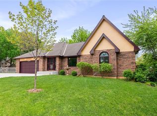 4396 SW Breezy Point Ln, Lees Summit, MO 64082
