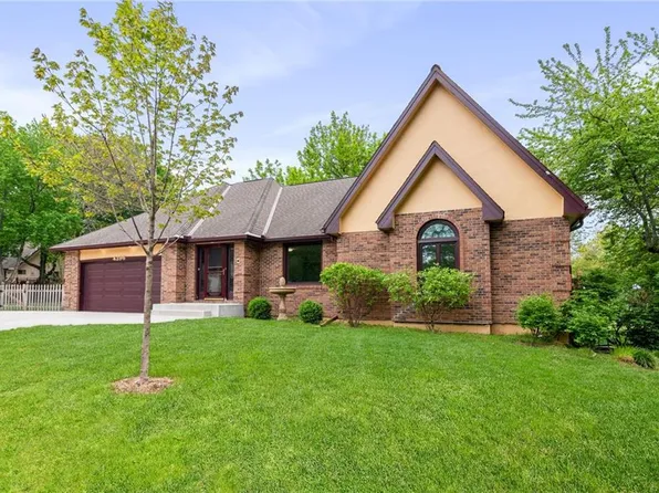 4396 SW Breezy Point Ln, Lees Summit, MO 64082