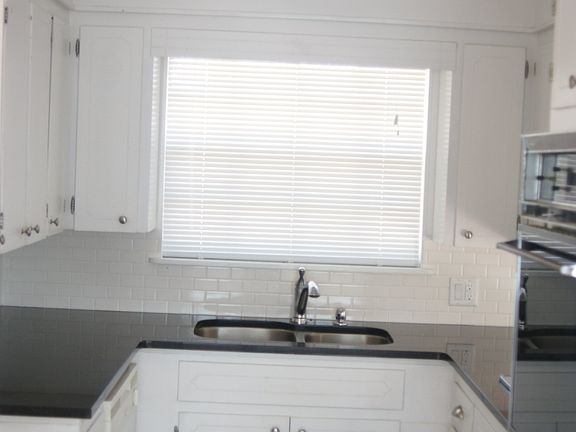 4th image of 118 Elaine St